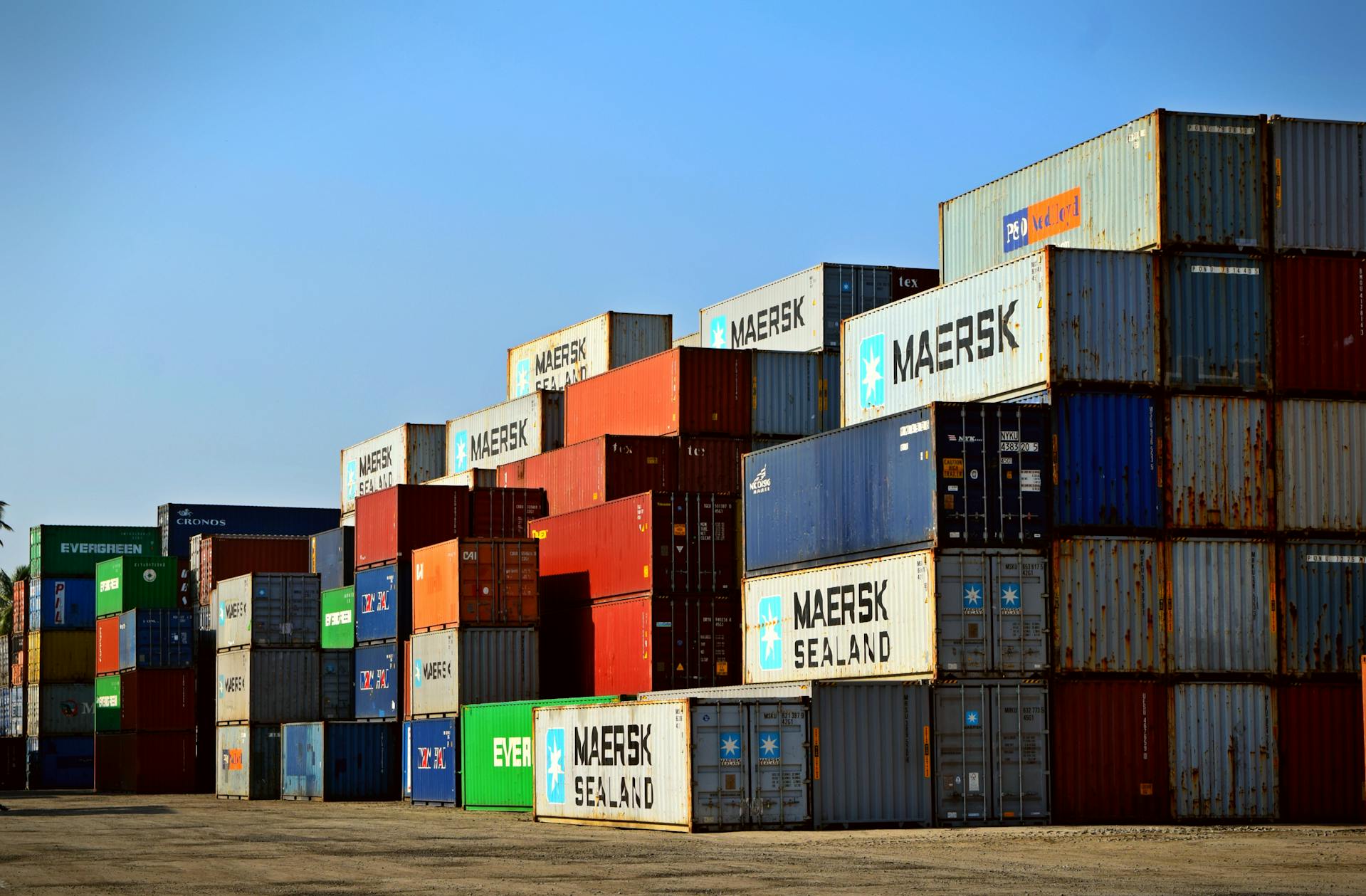 Import ubrań Kontenerowce z chin.